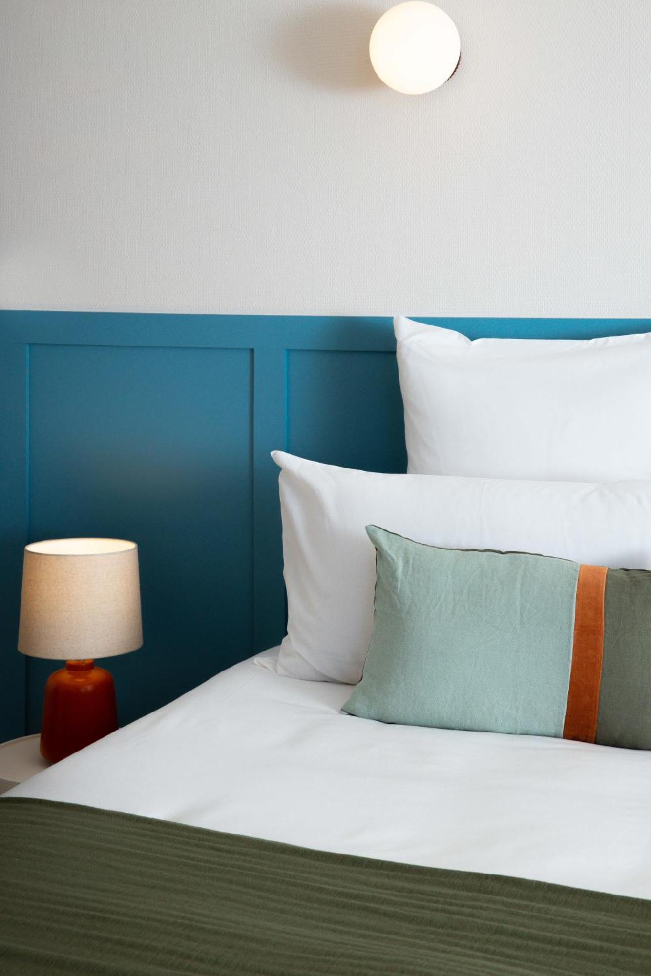 Hotel Suzane Angers Bagian luar foto