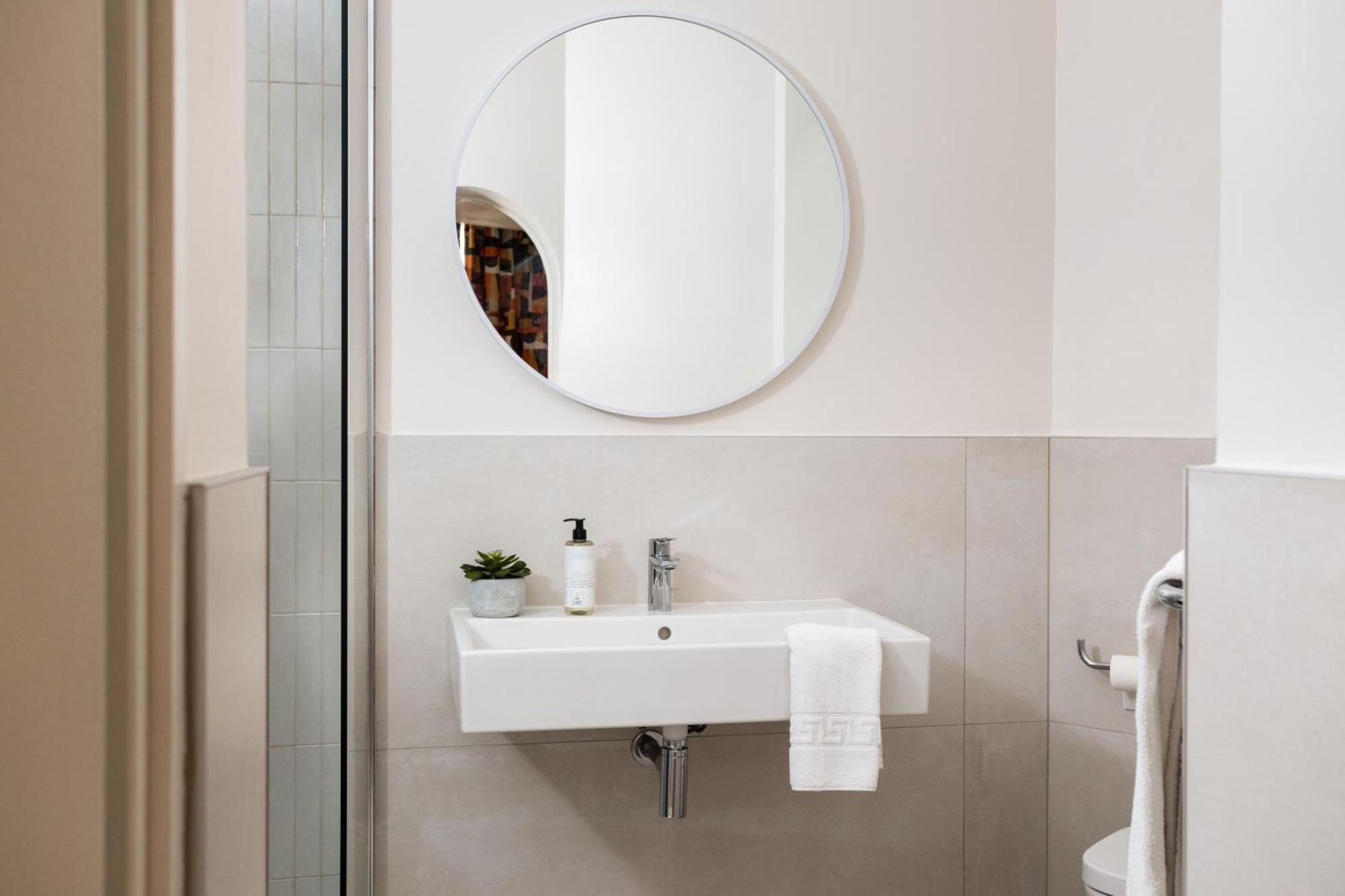 Hotel Suzane Angers Bagian luar foto
